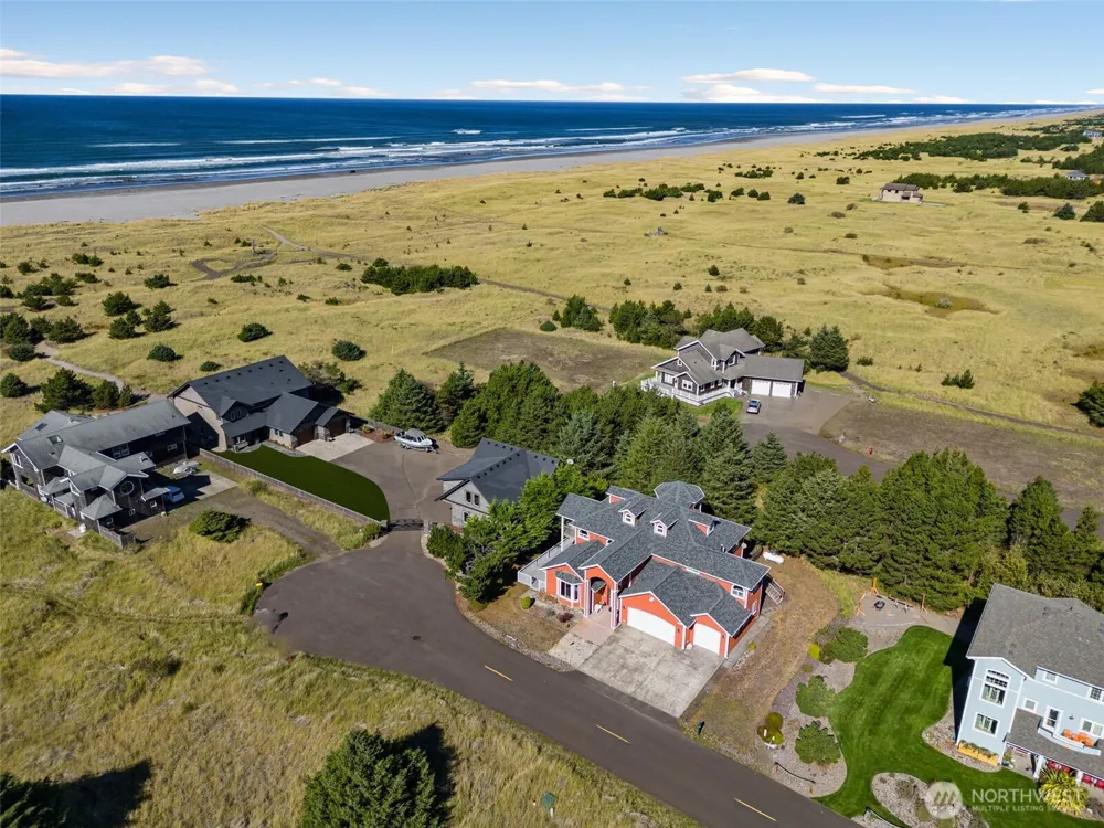 238 25th Street NW Long Beach, WA 98631