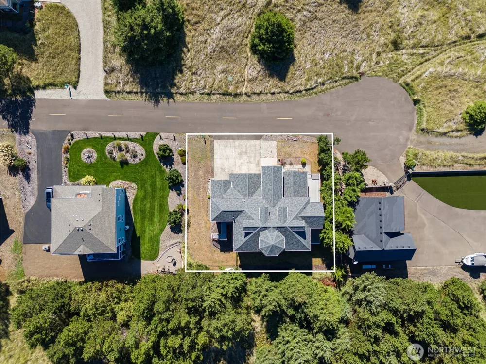 238 25th Street NW Long Beach, WA 98631