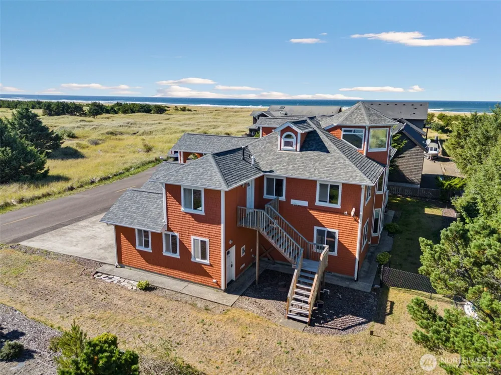 238 25th Street NW Long Beach, WA 98631