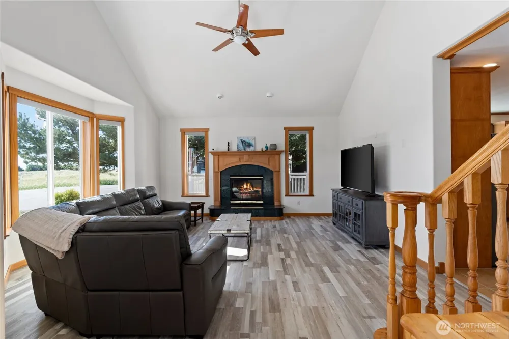238 25th Street NW Long Beach, WA 98631