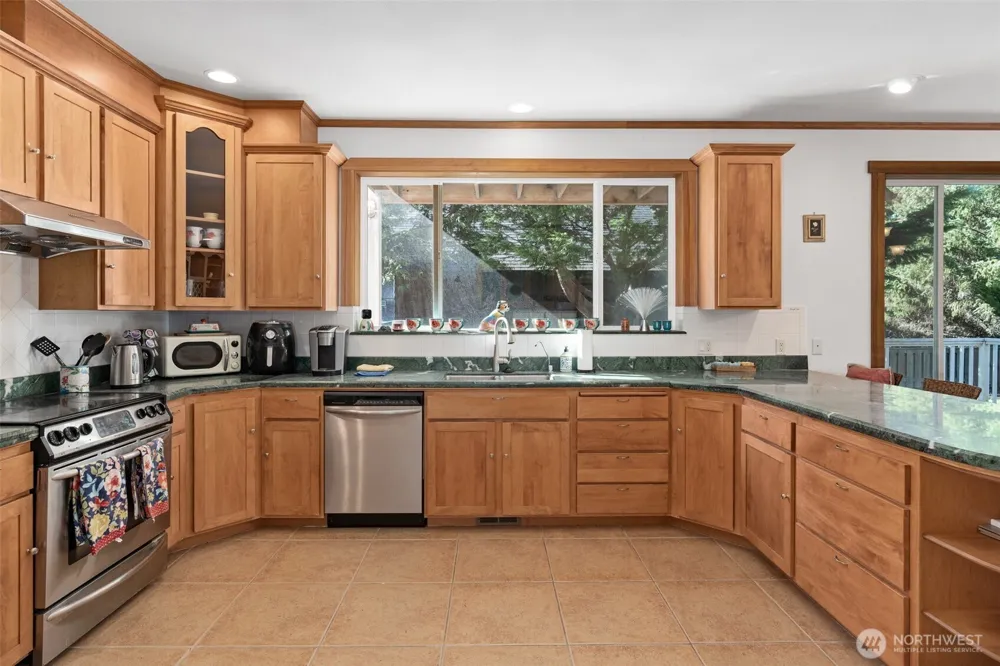 238 25th Street NW Long Beach, WA 98631