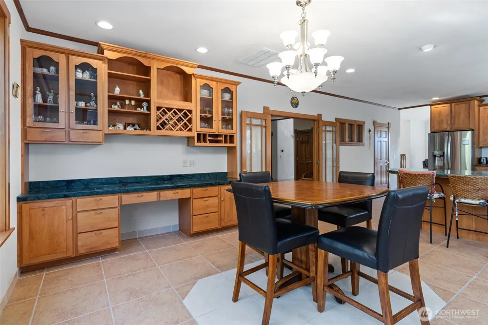 238 25th Street NW Long Beach, WA 98631