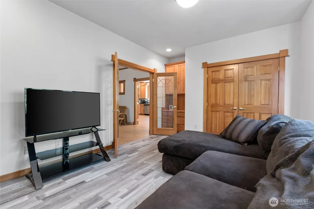 238 25th Street NW Long Beach, WA 98631