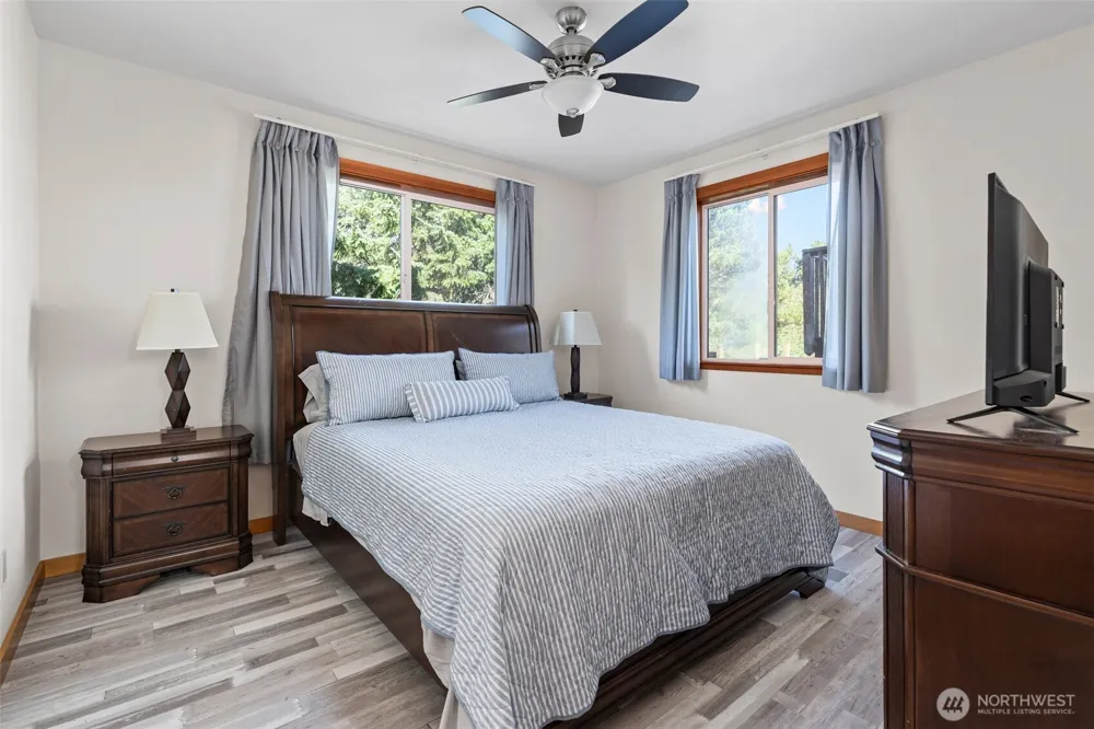 238 25th Street NW Long Beach, WA 98631