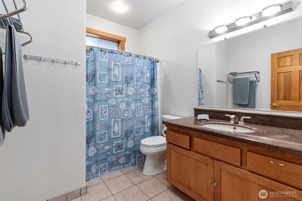 238 25th Street NW Long Beach, WA 98631