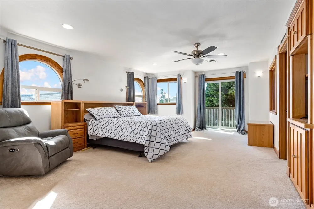 238 25th Street NW Long Beach, WA 98631