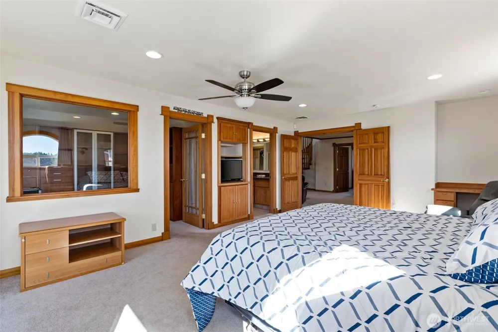 238 25th Street NW Long Beach, WA 98631