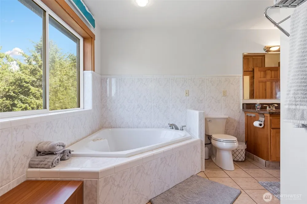 238 25th Street NW Long Beach, WA 98631