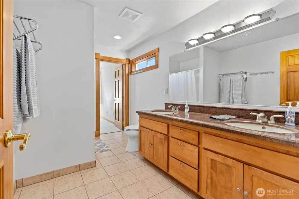238 25th Street NW Long Beach, WA 98631