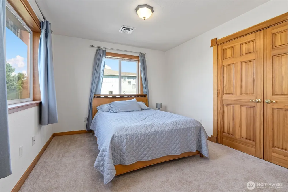 238 25th Street NW Long Beach, WA 98631