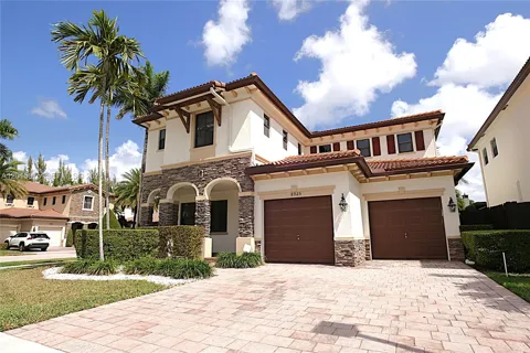 8925 NW 99th Ave
