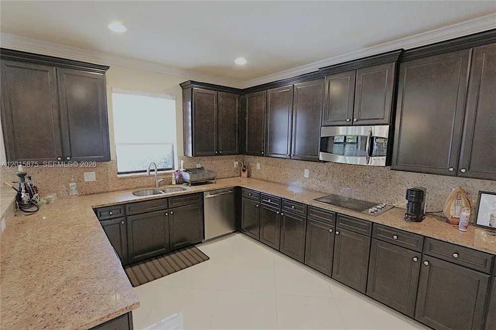 8925 NW 99th Ave Doral, FL 33178
