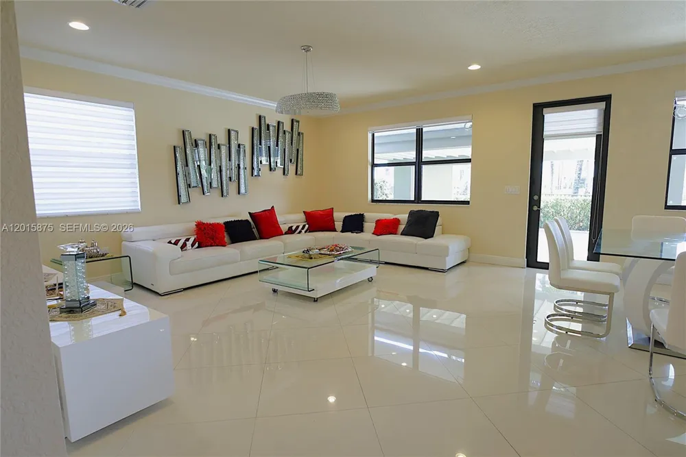 8925 NW 99th Ave Doral, FL 33178