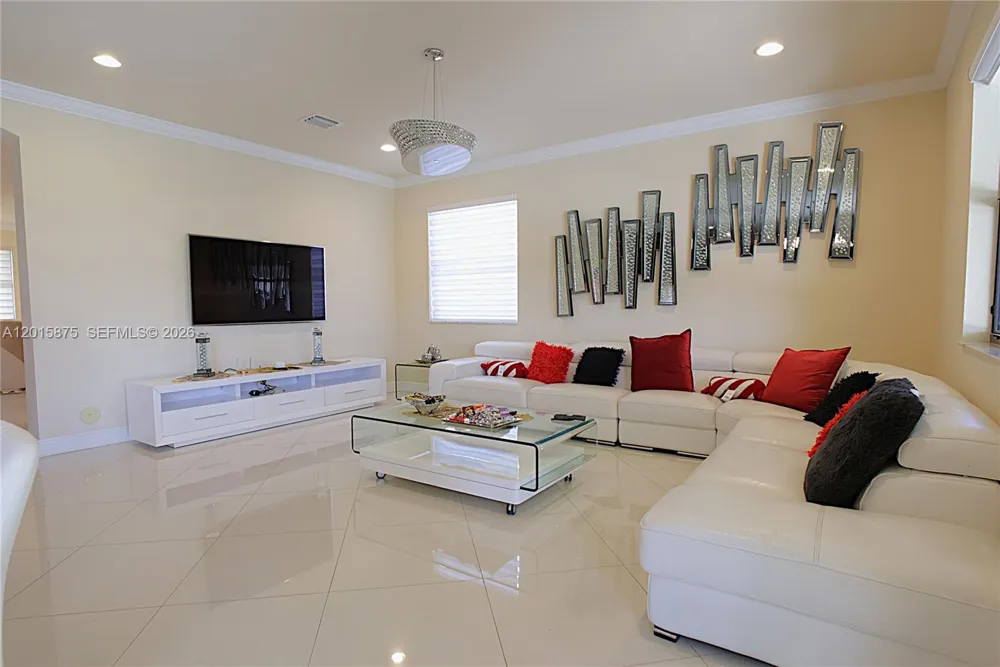 8925 NW 99th Ave Doral, FL 33178