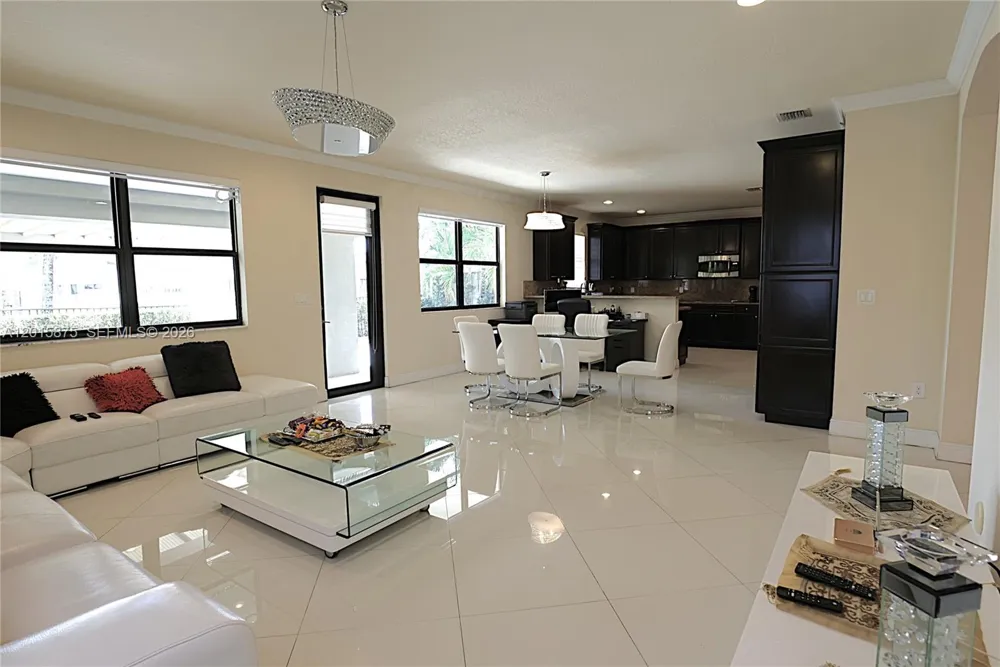 8925 NW 99th Ave Doral, FL 33178