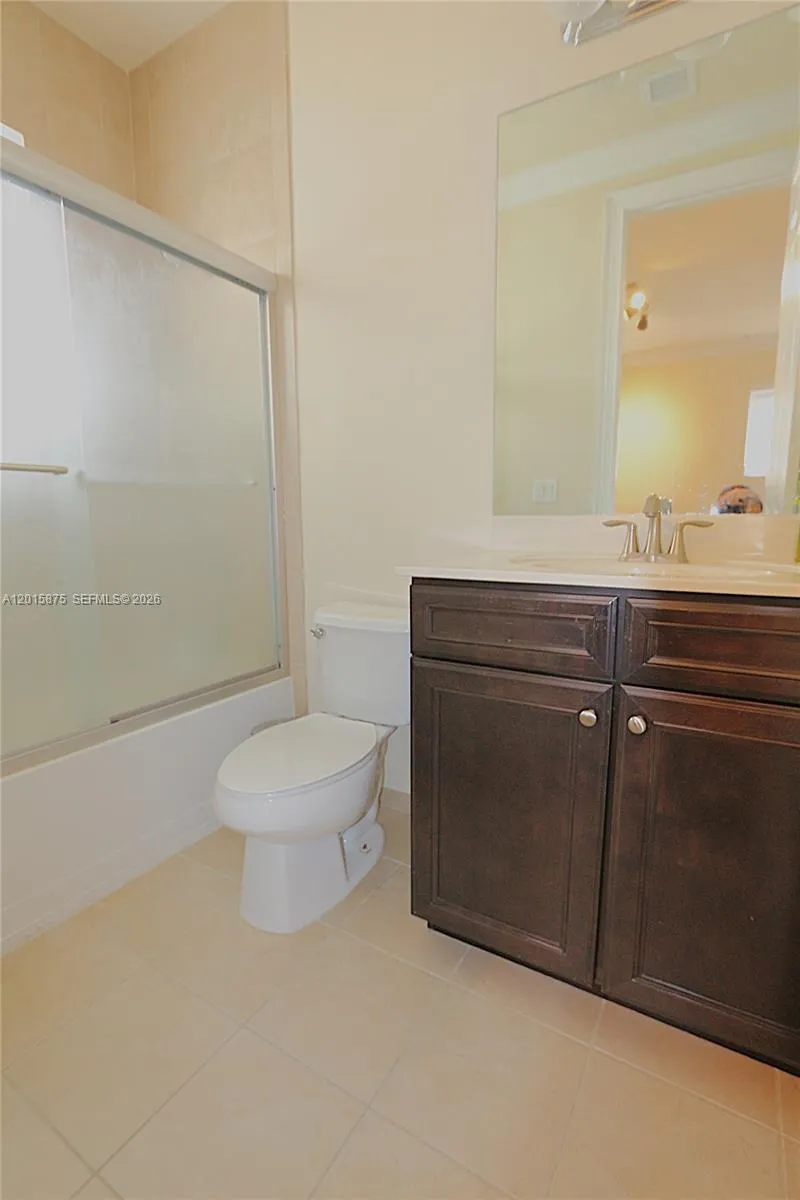 8925 NW 99th Ave Doral, FL 33178