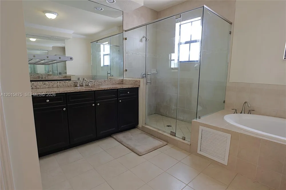 8925 NW 99th Ave Doral, FL 33178