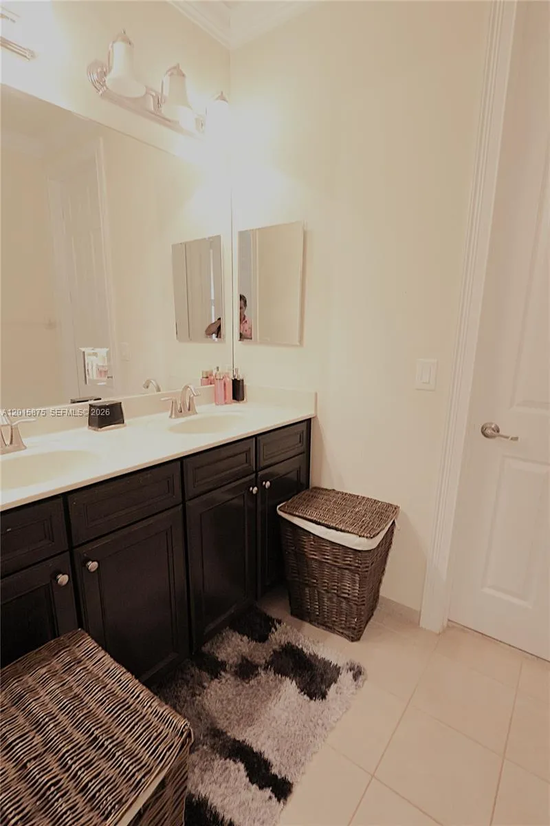 8925 NW 99th Ave Doral, FL 33178