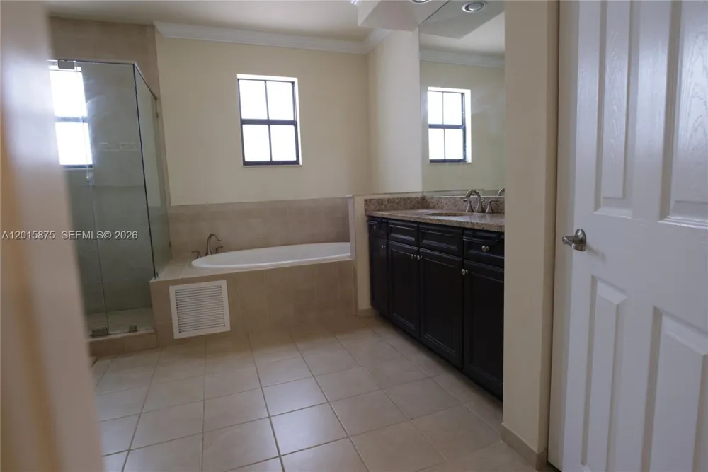 8925 NW 99th Ave Doral, FL 33178