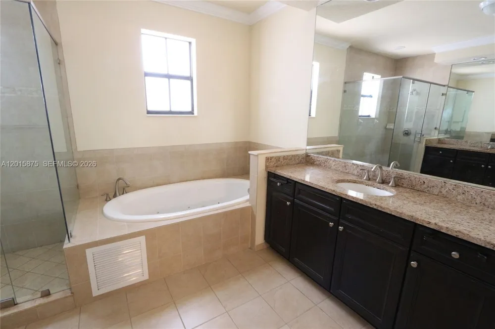 8925 NW 99th Ave Doral, FL 33178