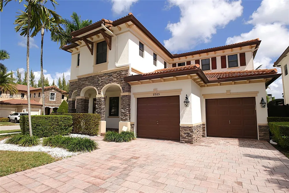 8925 NW 99th Ave Doral, FL 33178