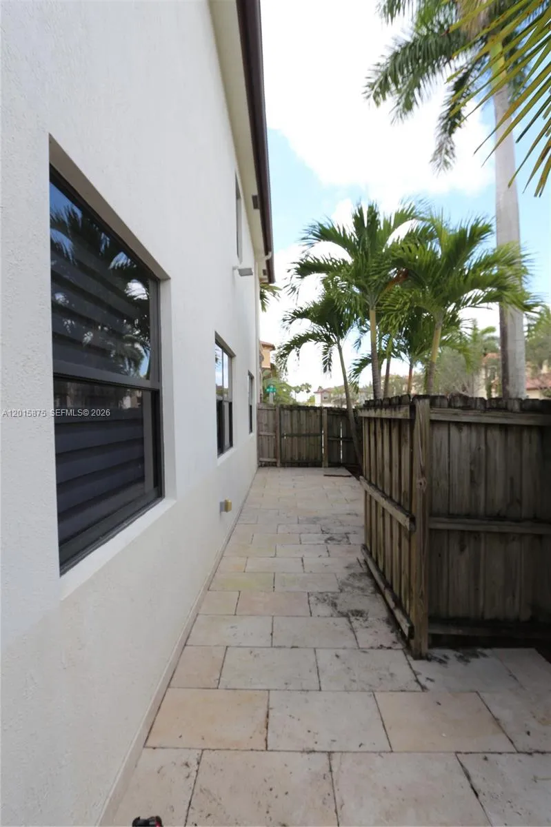 8925 NW 99th Ave Doral, FL 33178
