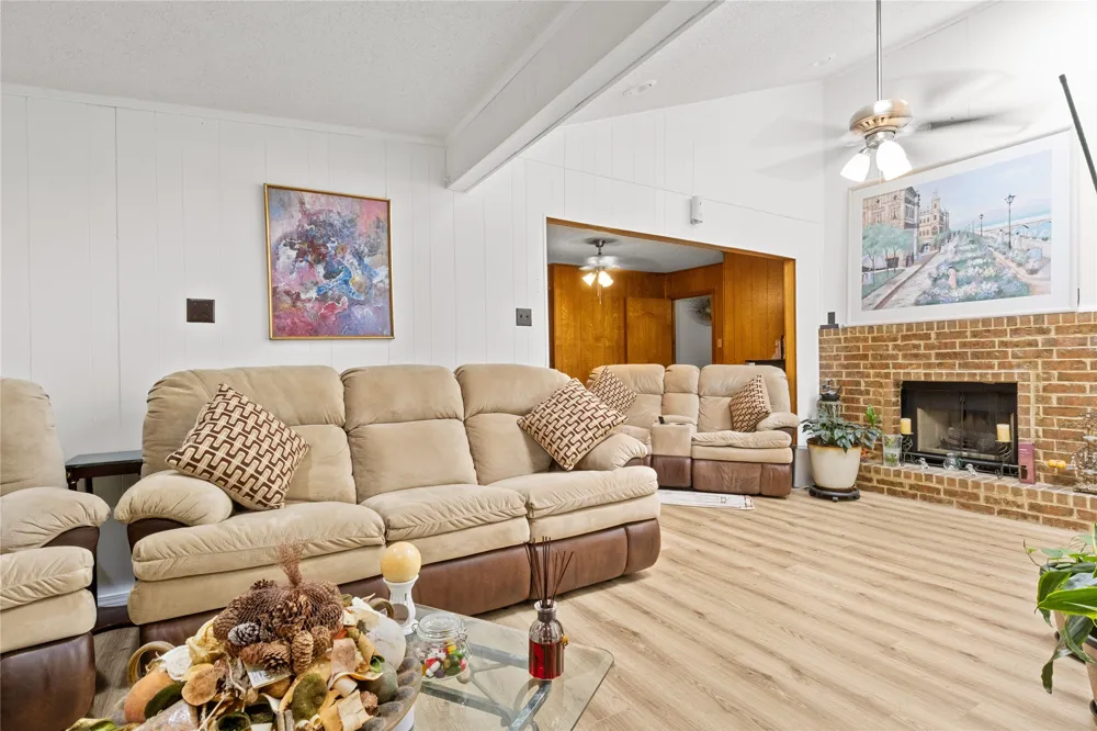 1209 Hanna Circle DeSoto, TX 75115