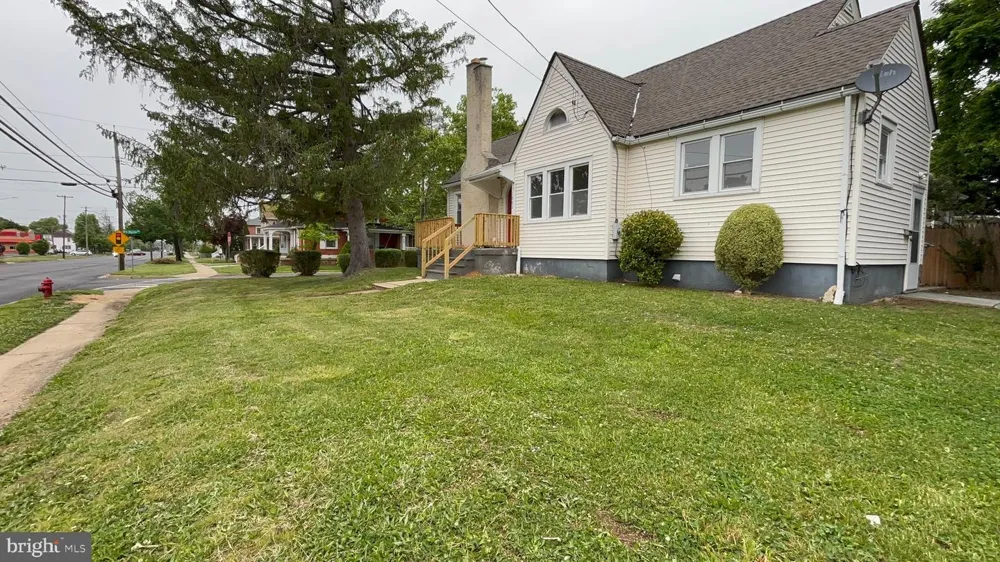 1002 E CHESTNUT AVENUE Vineland, NJ 08360