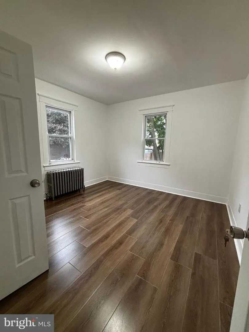 1002 E CHESTNUT AVENUE Vineland, NJ 08360