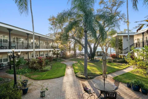 1101 VICTORIA DRIVE #7