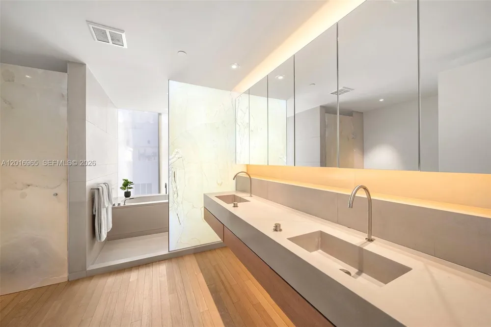 2901 Collins Ave #901 Miami Beach, FL 33140