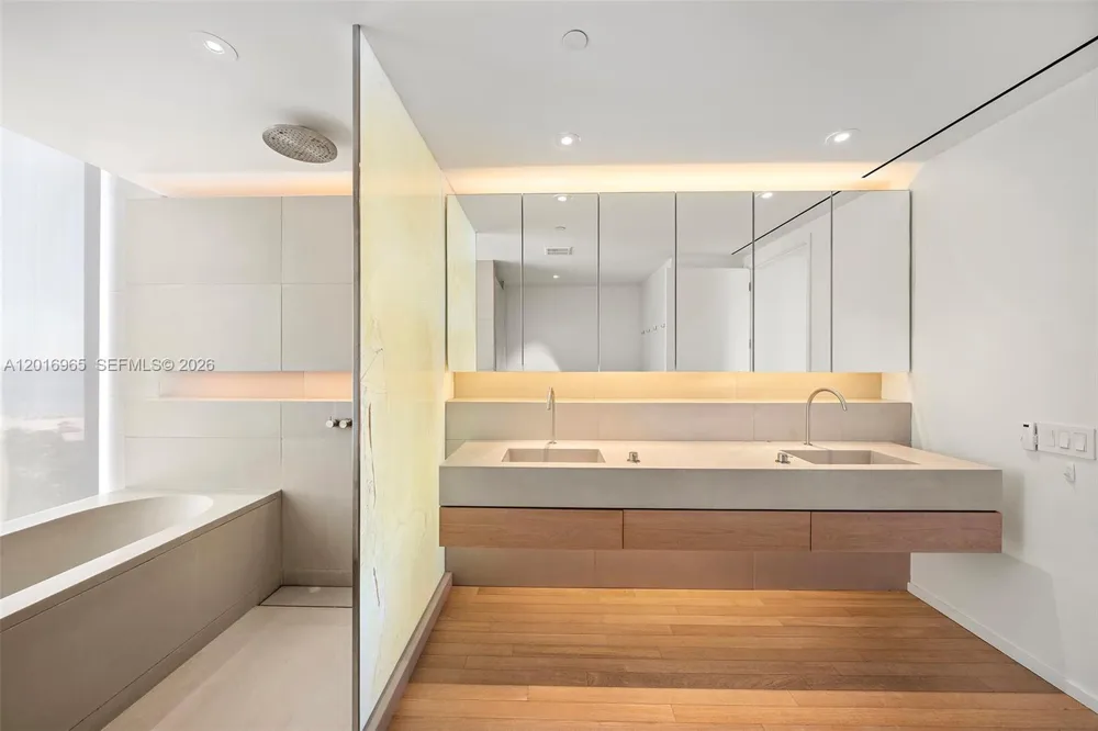 2901 Collins Ave #901 Miami Beach, FL 33140