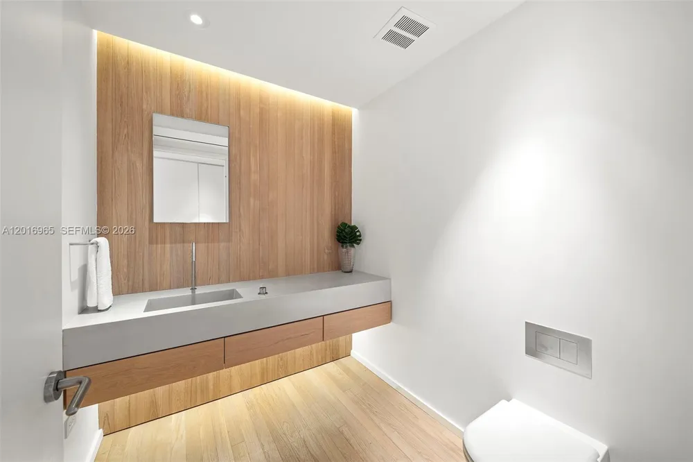 2901 Collins Ave #901 Miami Beach, FL 33140