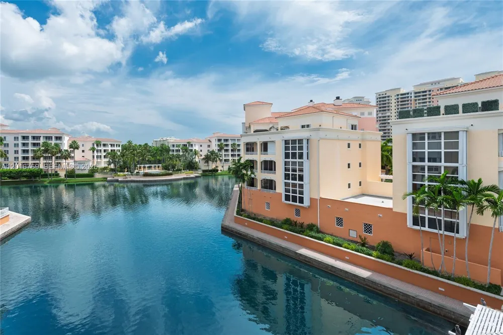 737 Crandon Blvd #402 Key Biscayne, FL 33149