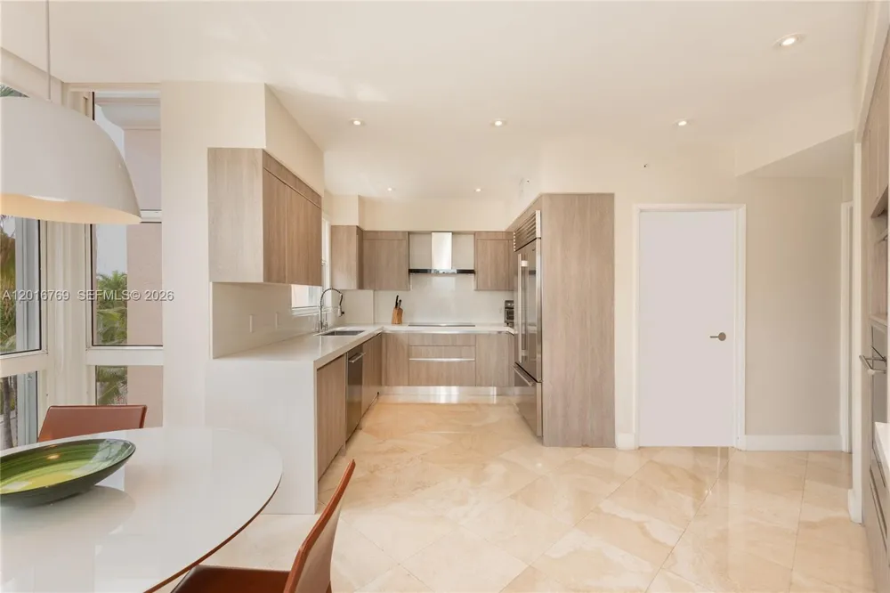 737 Crandon Blvd #402 Key Biscayne, FL 33149