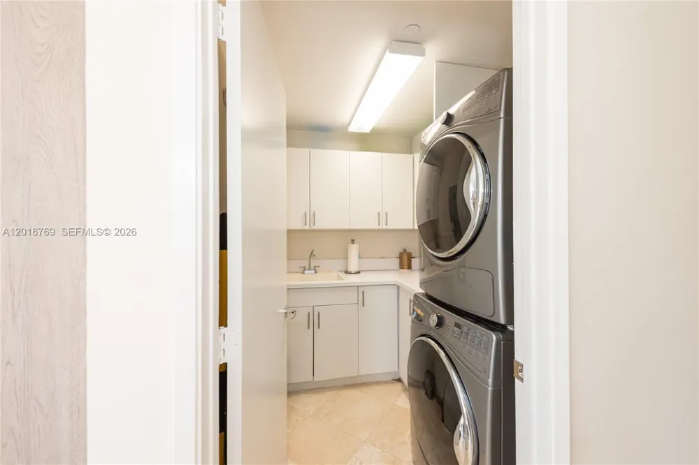 737 Crandon Blvd #402 Key Biscayne, FL 33149