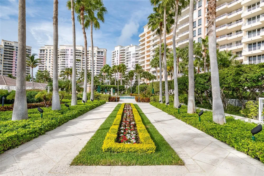 737 Crandon Blvd #402 Key Biscayne, FL 33149