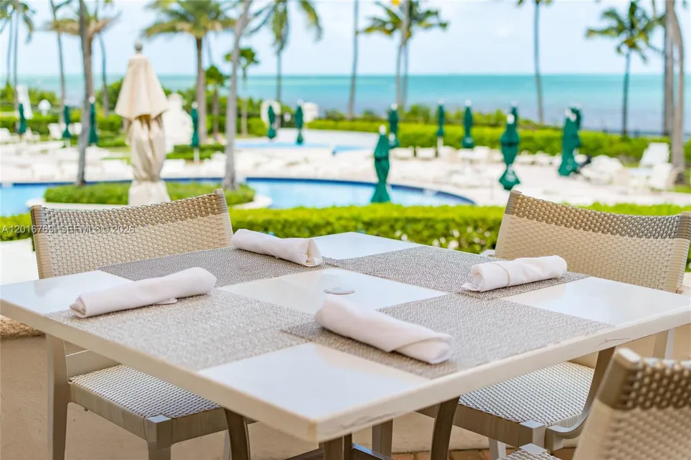 737 Crandon Blvd #402 Key Biscayne, FL 33149