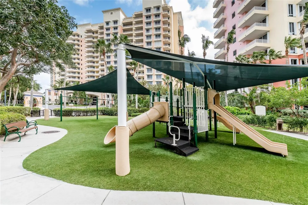 737 Crandon Blvd #402 Key Biscayne, FL 33149