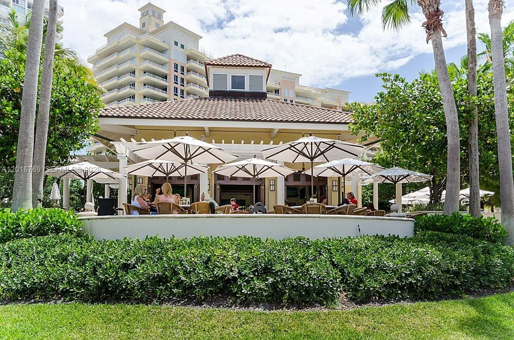 737 Crandon Blvd #402 Key Biscayne, FL 33149