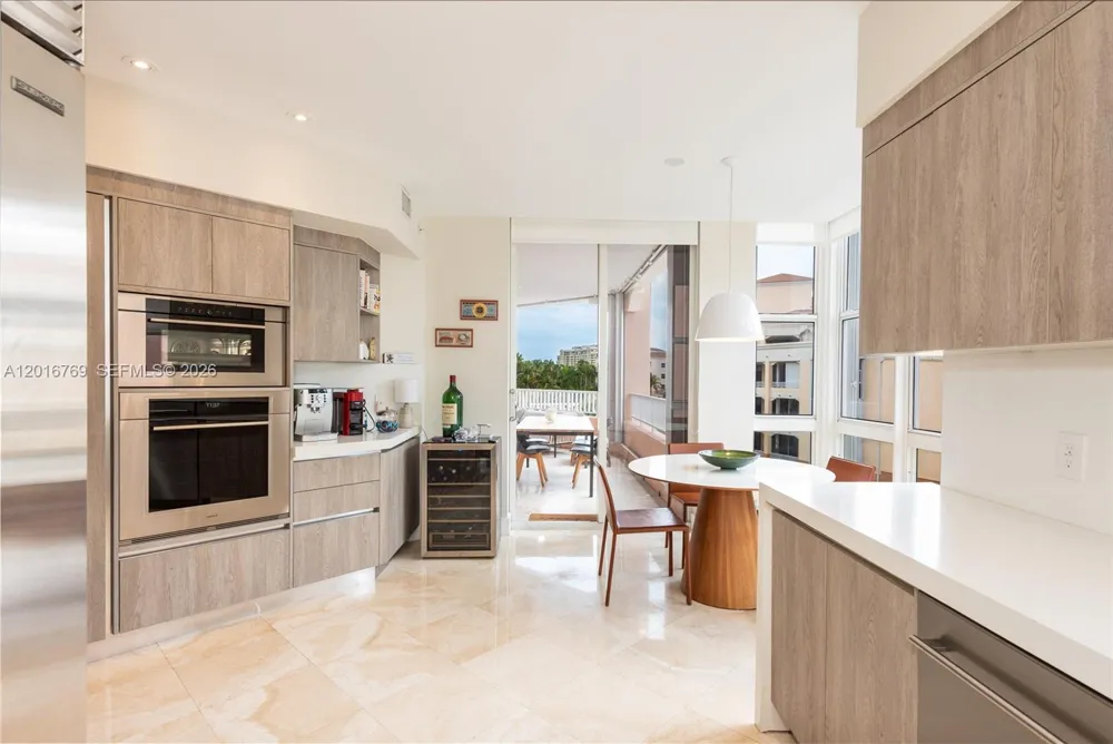 737 Crandon Blvd #402 Key Biscayne, FL 33149