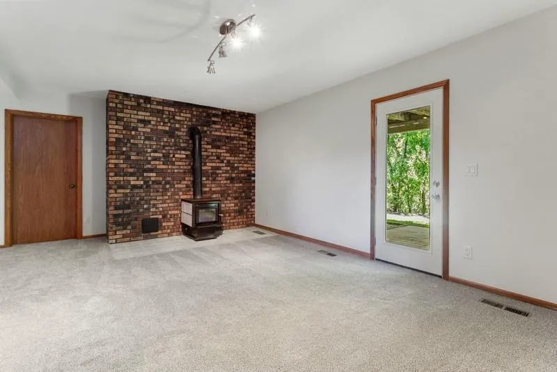 1948 Crown Point Drive Mendota Heights, MN 55118