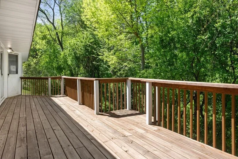 1948 Crown Point Drive Mendota Heights, MN 55118
