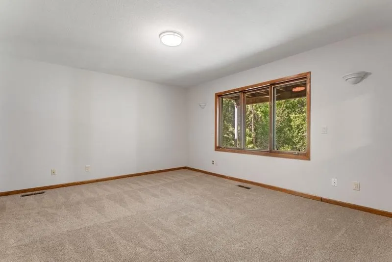 1948 Crown Point Drive Mendota Heights, MN 55118