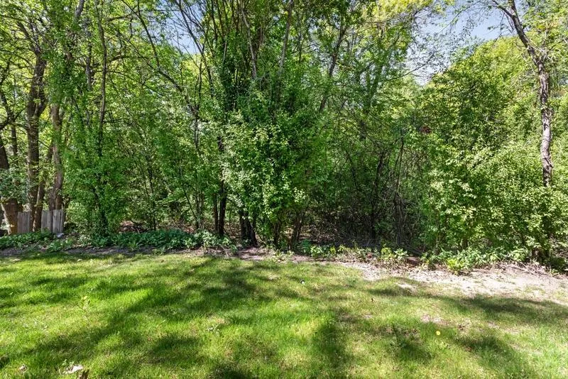 1948 Crown Point Drive Mendota Heights, MN 55118