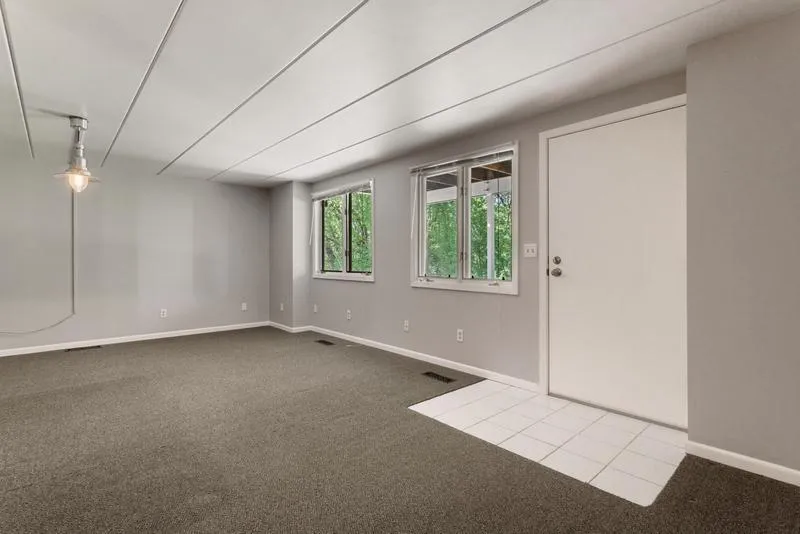 1948 Crown Point Drive Mendota Heights, MN 55118
