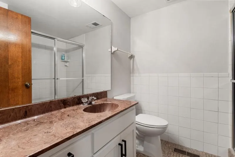 1948 Crown Point Drive Mendota Heights, MN 55118