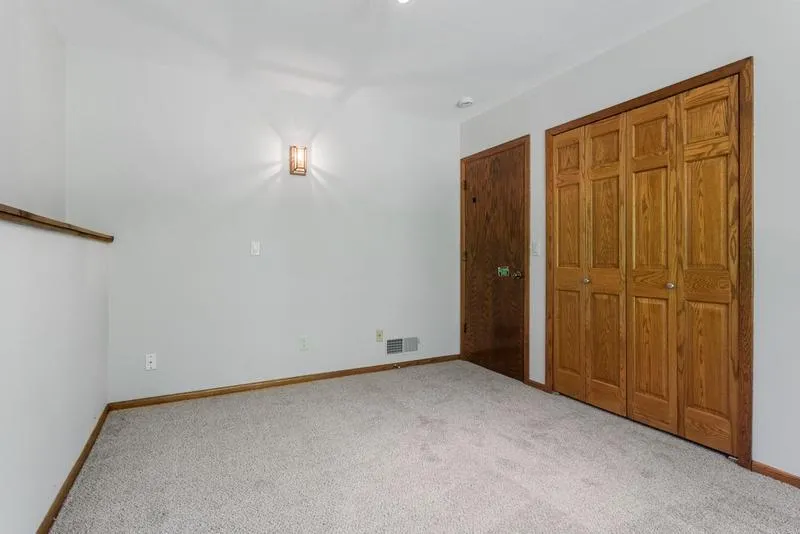 1948 Crown Point Drive Mendota Heights, MN 55118