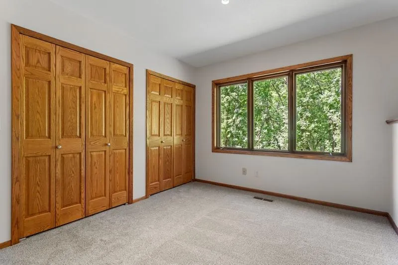 1948 Crown Point Drive Mendota Heights, MN 55118