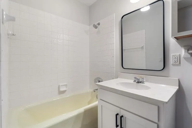 1948 Crown Point Drive Mendota Heights, MN 55118